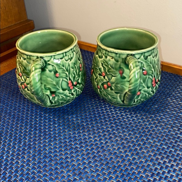 Bordallo Pinheiro Christmas Holly mugs, preowned, no chips - Picture 2 of 5